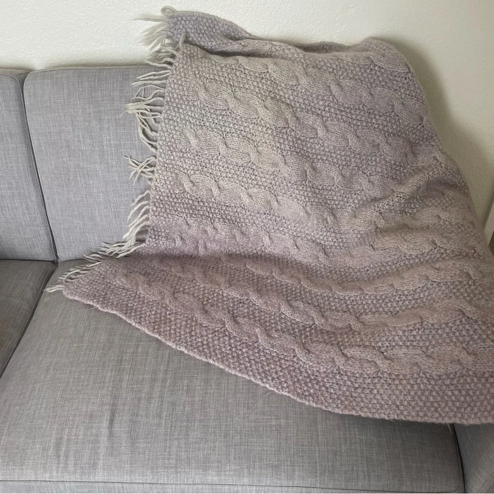 Cable knit blanket